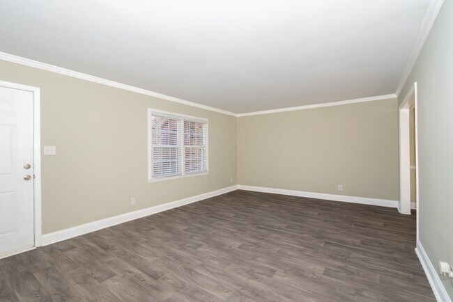 Photo - TOWNES AT UNIVERSITY