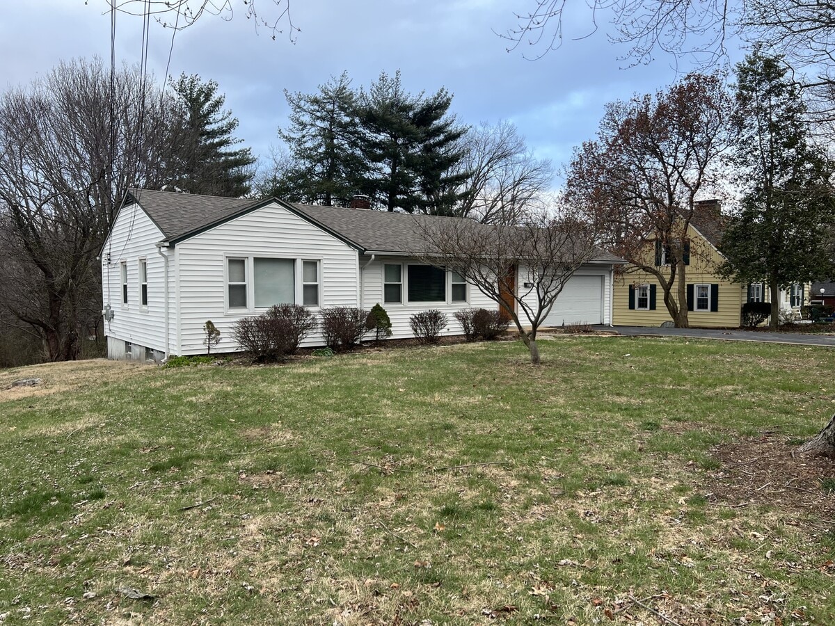 Photo - 613 Plantmore Dr