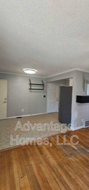 Photo - 7228 Linden St