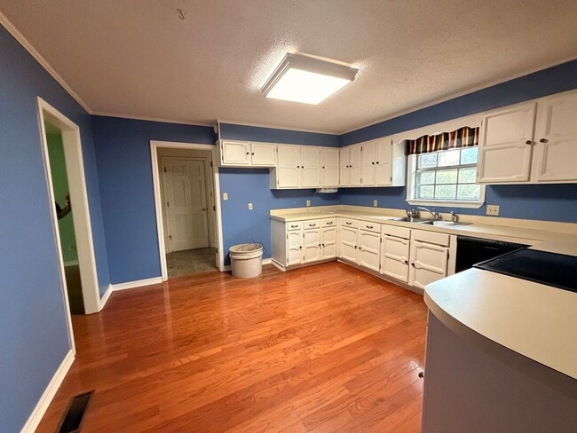 Photo - Discover a comfortable 3-bedroom, 2-bath home located on the west side of Russellville, AR.
