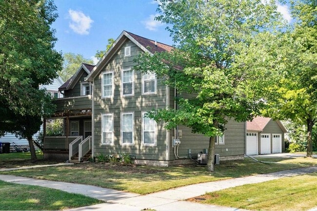 603 S Locust St Unit Upper