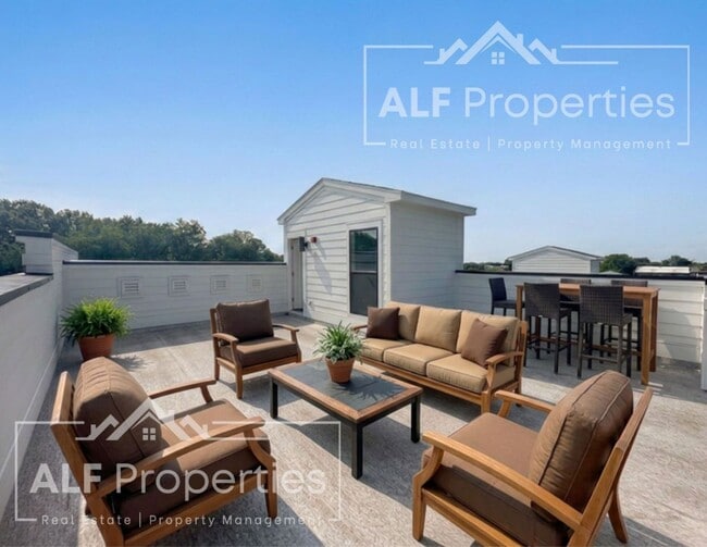 Building Photo - Luxury Downtown Wake Forest Living – Brand-New End Unit 200