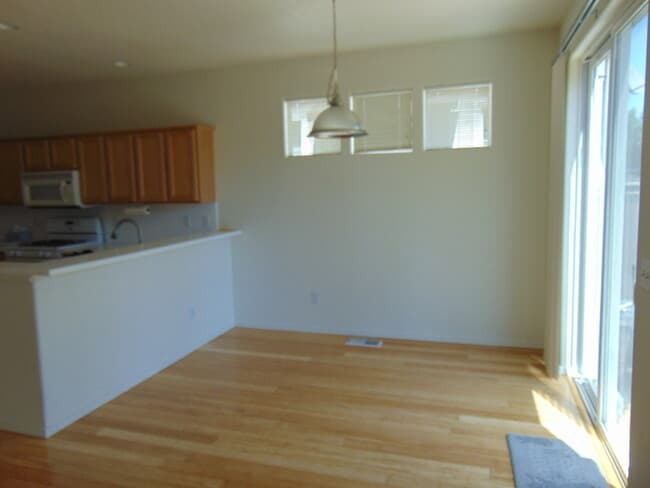 Photo - 3 Bedroom A/C Pet Friendly - Hillsboro