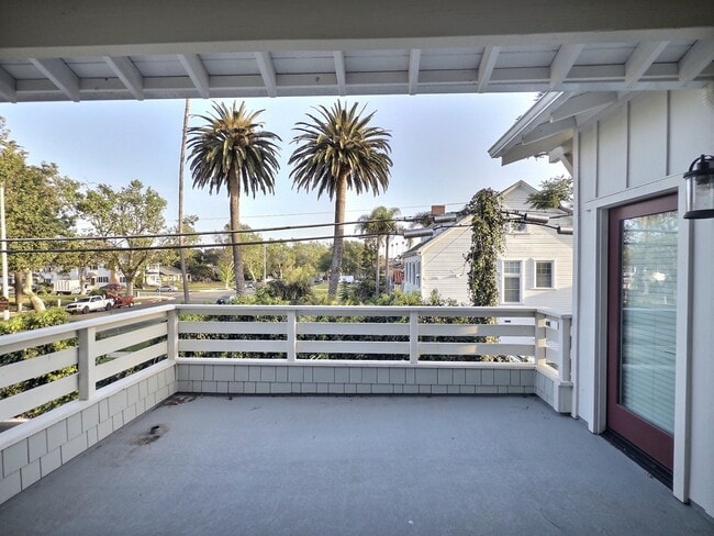 303 N F St Unit 201