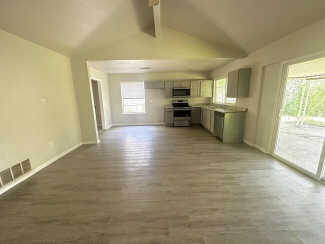 Photo - 1554 Willowbrook St