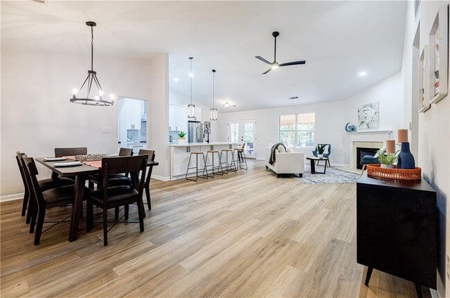 Photo - 5195 Hillcrest Glenn Dr