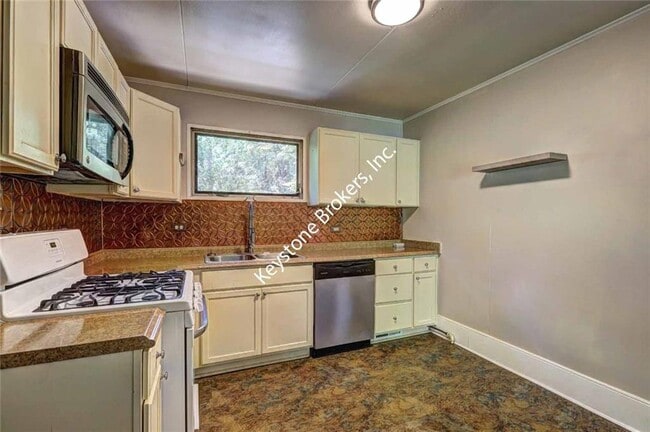 Photo - 604 Hale Ave