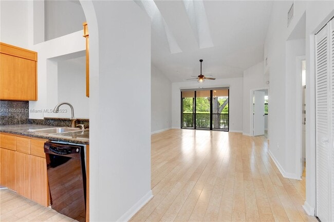 Photo - 104 NW 98th Ter