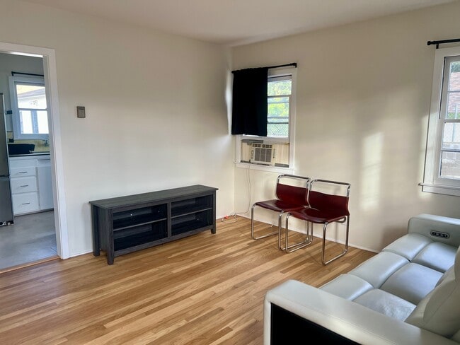 Photo - 525 W Plymouth St