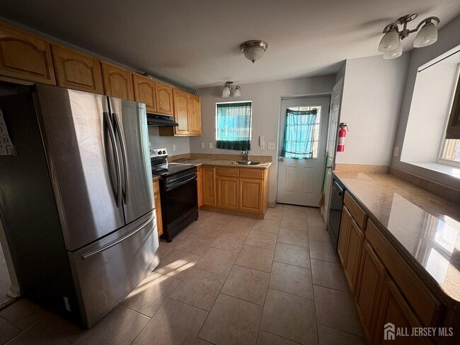 Kitchen - 33 Hermann St