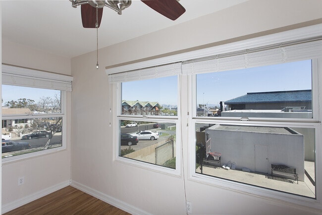 Building Photo - 1 BR Corner Unit 3040 1/2 Rental