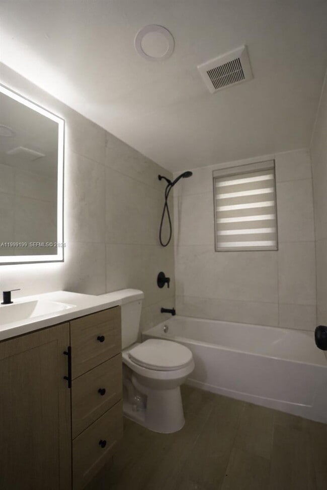 Building Photo - 530 SE 2nd Ave Unit F2