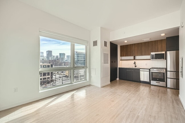2059 19th St - Web Quality - 011 - 38 Studio 6 813