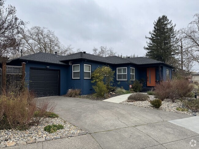 Building Photo - Nicely updated Santa Rosa Bungalow Rental