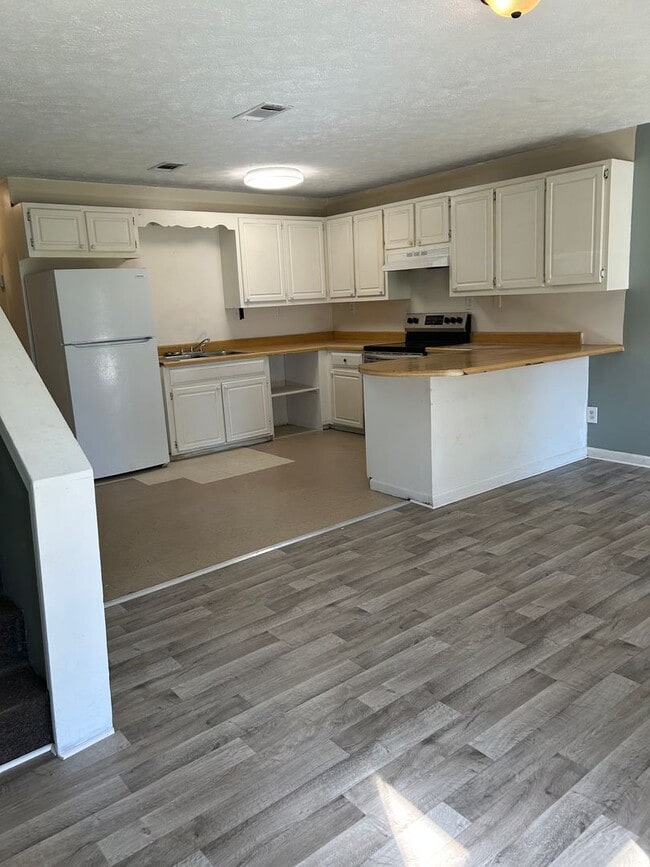 Photo - Renovated 3 Bedroom 2 Bath Home for Rent!