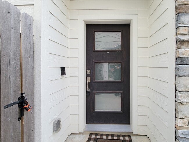 Photo - 845 Fisher St