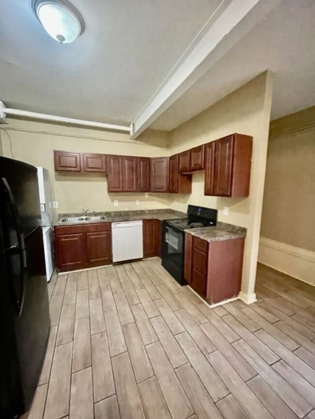 Photo - Adorable 2 Bedroom 1 Bath Apartment.Located in the Cotswold Area