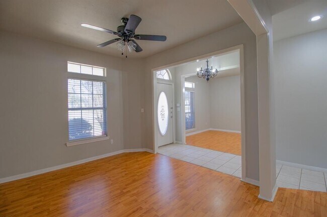 Photo - 504 Oakwood Blvd