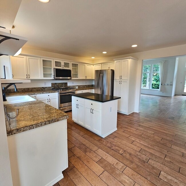 Photo - *NEW YEAR SPECIAL! 1/2 OFF FIRST MONTH OF RENT!* Bright and Stunning 2-Story Home with Daylight B...