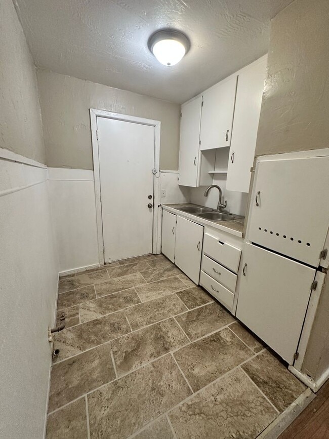 Photo - 212 SW 37th Ave