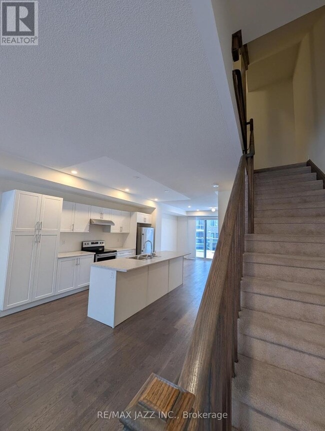 Photo - 19 Clarington Blvd