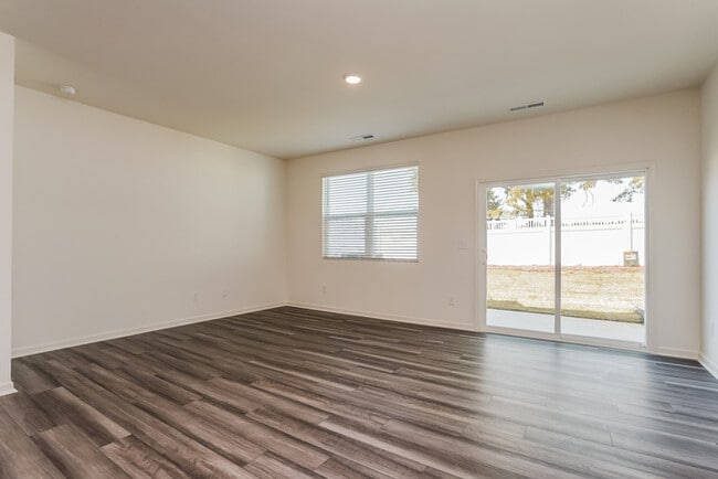 Building Photo - Fantastic 3bd/2ba home! Let yourself in!