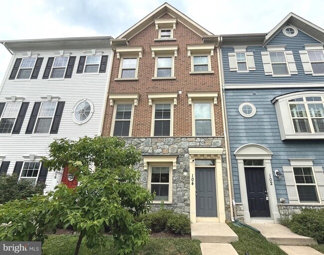 Building Photo - Townhome in Annapolis Gated Community