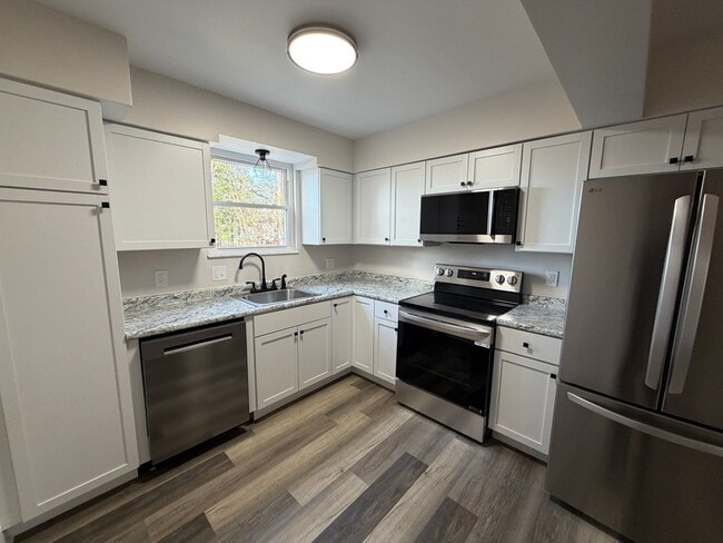 Photo - 3 Bed / 2 Bath Brick Home - showings start 12/3