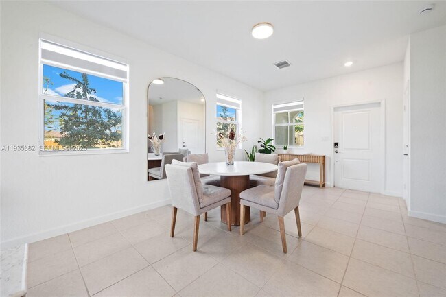 Photo - 2400 SE 29th St