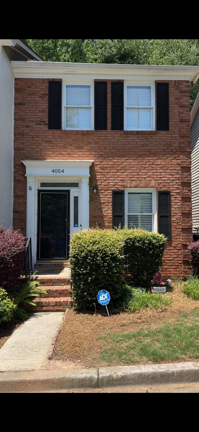 Building Photo - 4054 Elm St