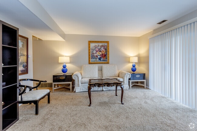 2HAB, 1.5BA - 825 ft²