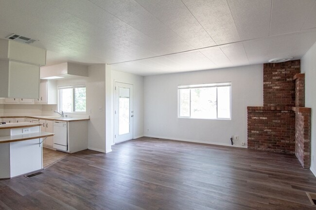 Photo - Spacious Manufactured Home!