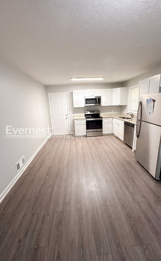 Photo - 7425 Innes St