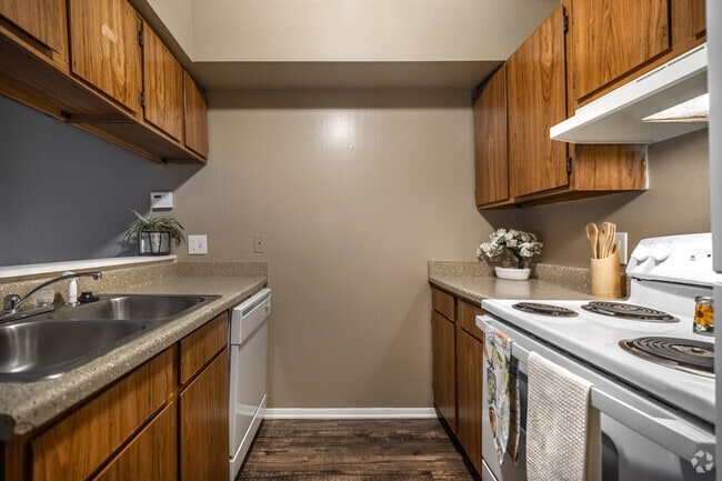 1BR, 1BA - 476SF - Kitchen - The Trails Apartments