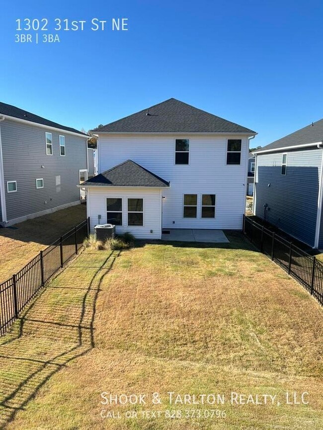 Photo - 1302 31st St NE