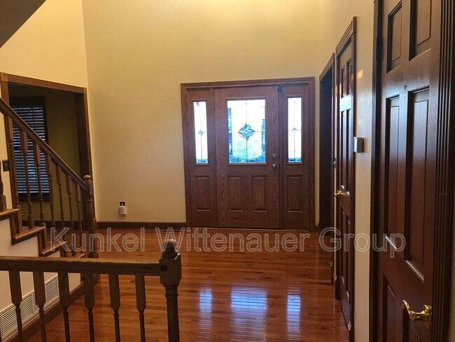 Photo - 225 Archview Dr