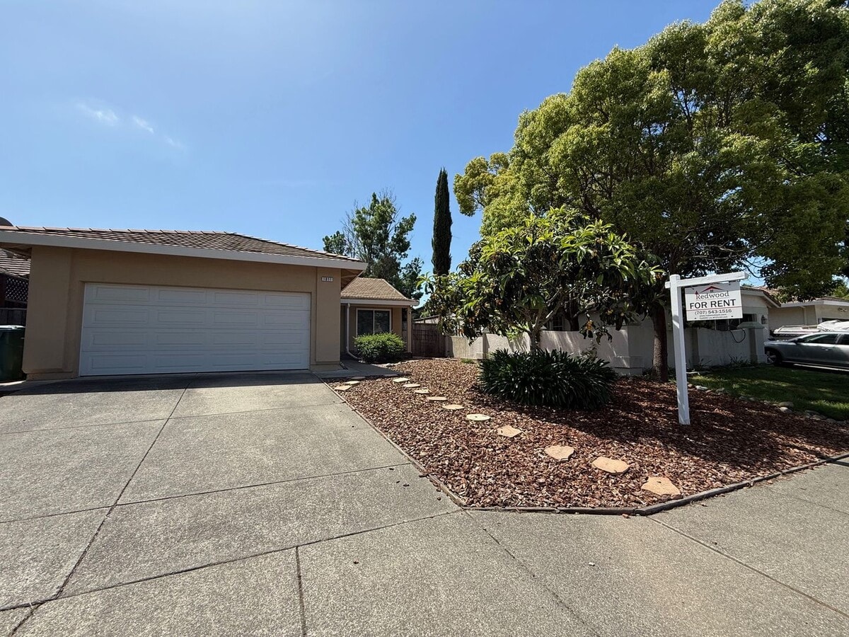 Updated 3 bedroom 2 bathroom Single Family Home in Northeast Windsor - Updated 3 bedroom 2 bathroom Single Family Home in Northeast Windsor
