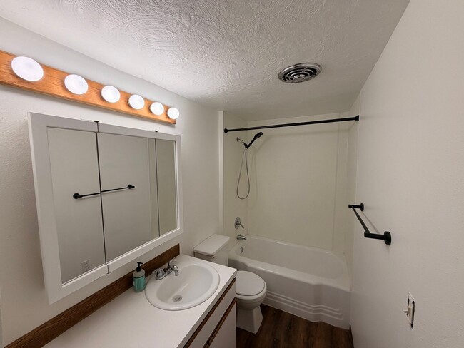 Photo - 118 W 2nd St