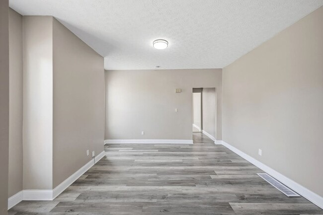 Photo - 393 St Clair Ave
