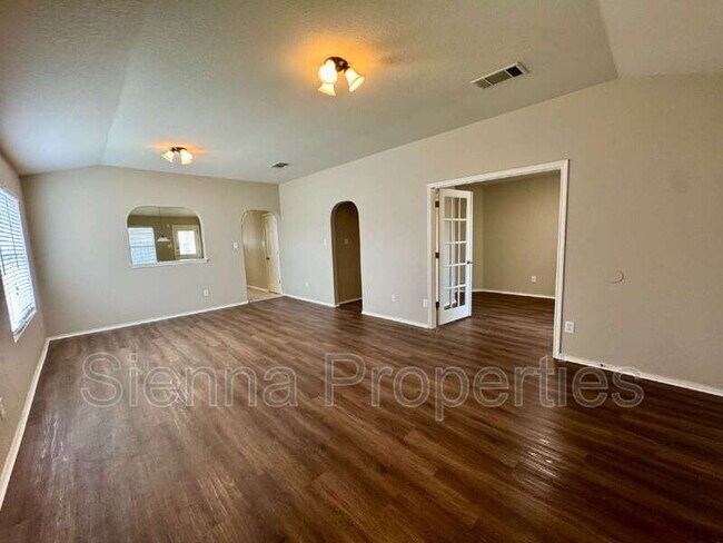 Photo - 105 Oakland Cove House