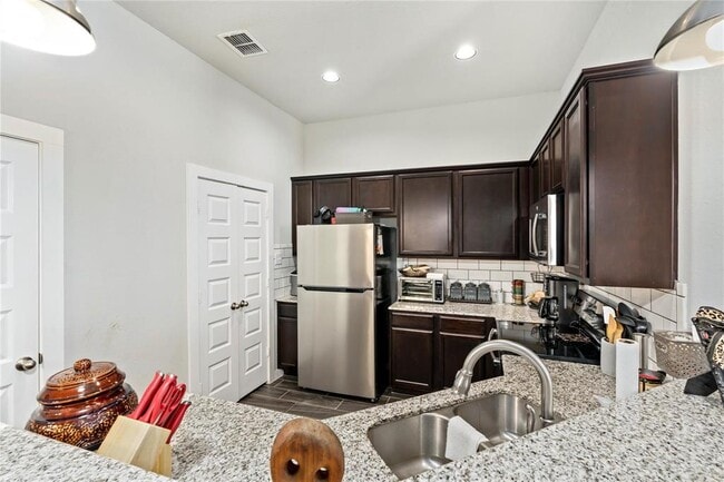 Photo - 334 Creekside Curve