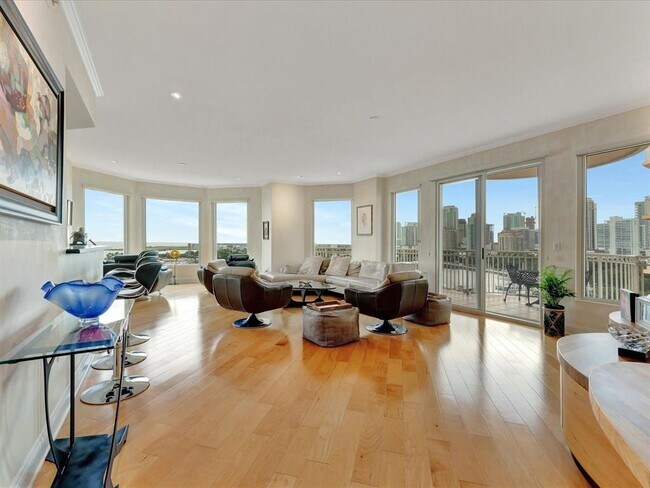 Photo - 555 5th Ave NE Unidad 932