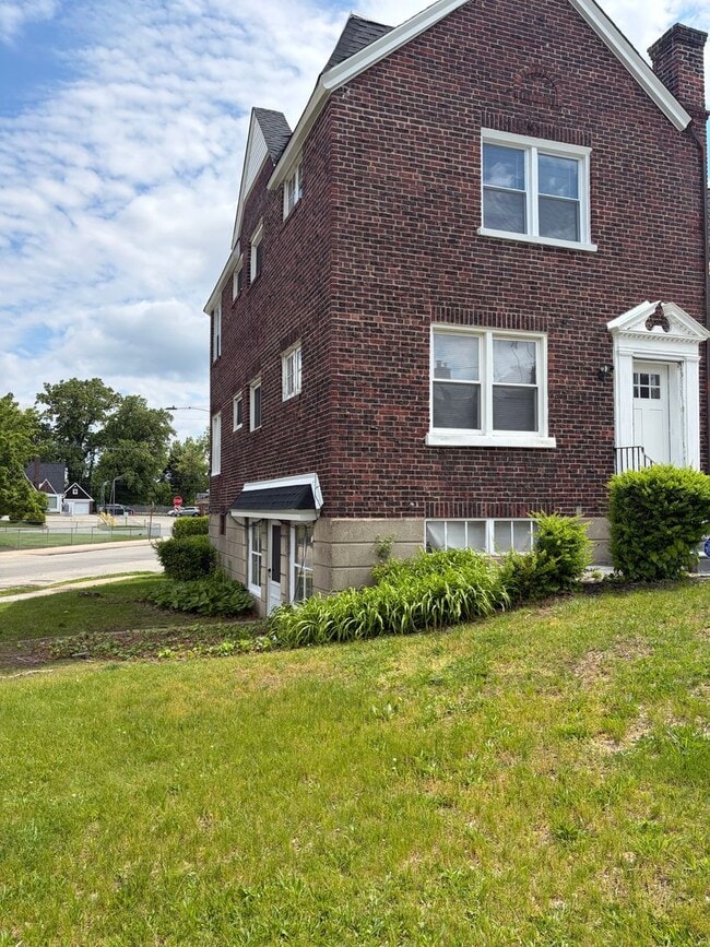 Photo - 7925 Cedarbrook Ave Unit 2 - Second Floor