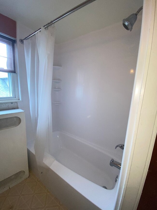 Photo - Gorgeous 3-Bedroom Apartment in Havertown! Available mid-September! Unit 2