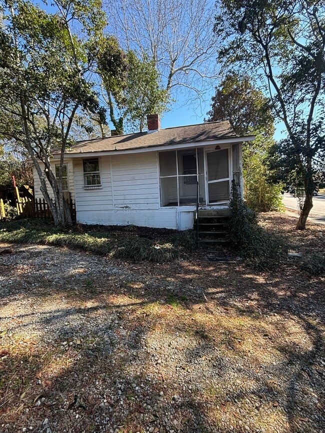 Building Photo - Simple 1BR/1BA Home Only $850/Month