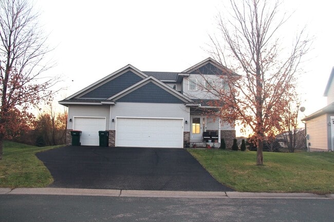 Photo - Elegant and Spacious 4BR House for rent in Blaine