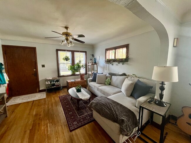 Building Photo - 4321 Minnehaha Ave Unit 4321