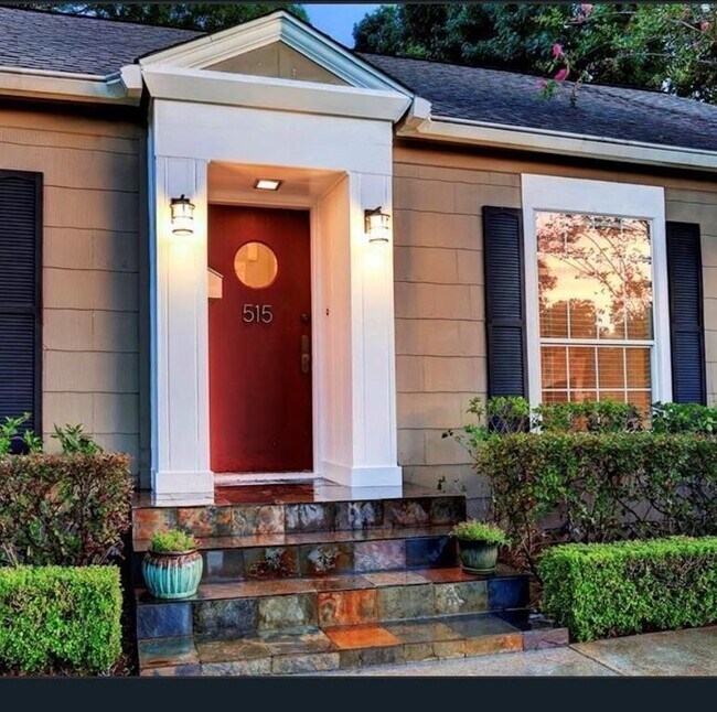 Photo - 515 W 30th St