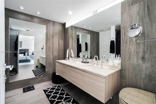 Photo - 2900 NE 7th Ave