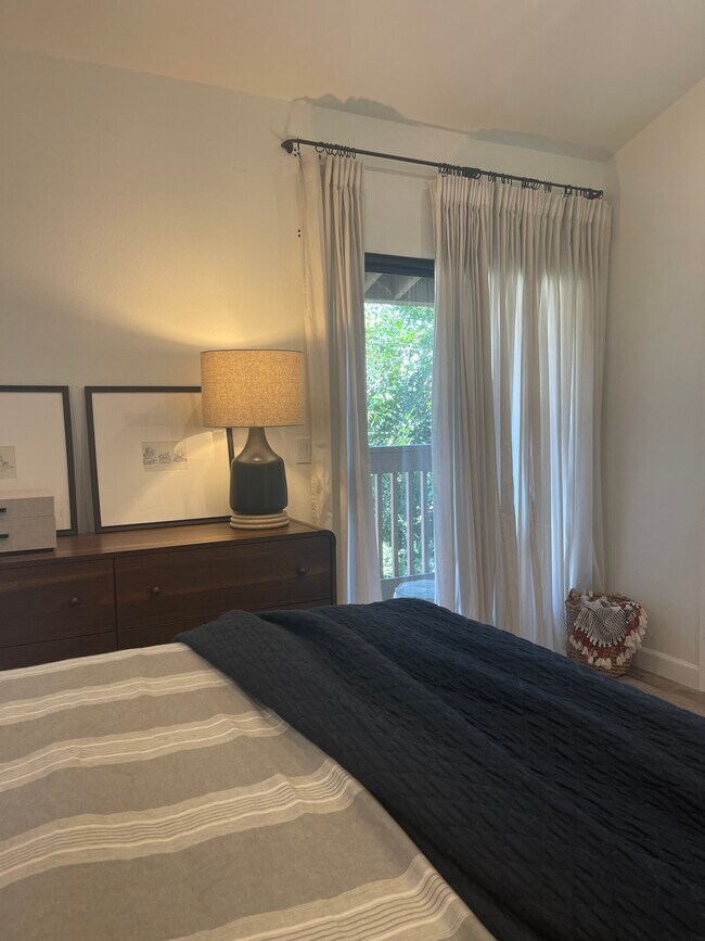 Photo - 5720 Owensmouth Ave